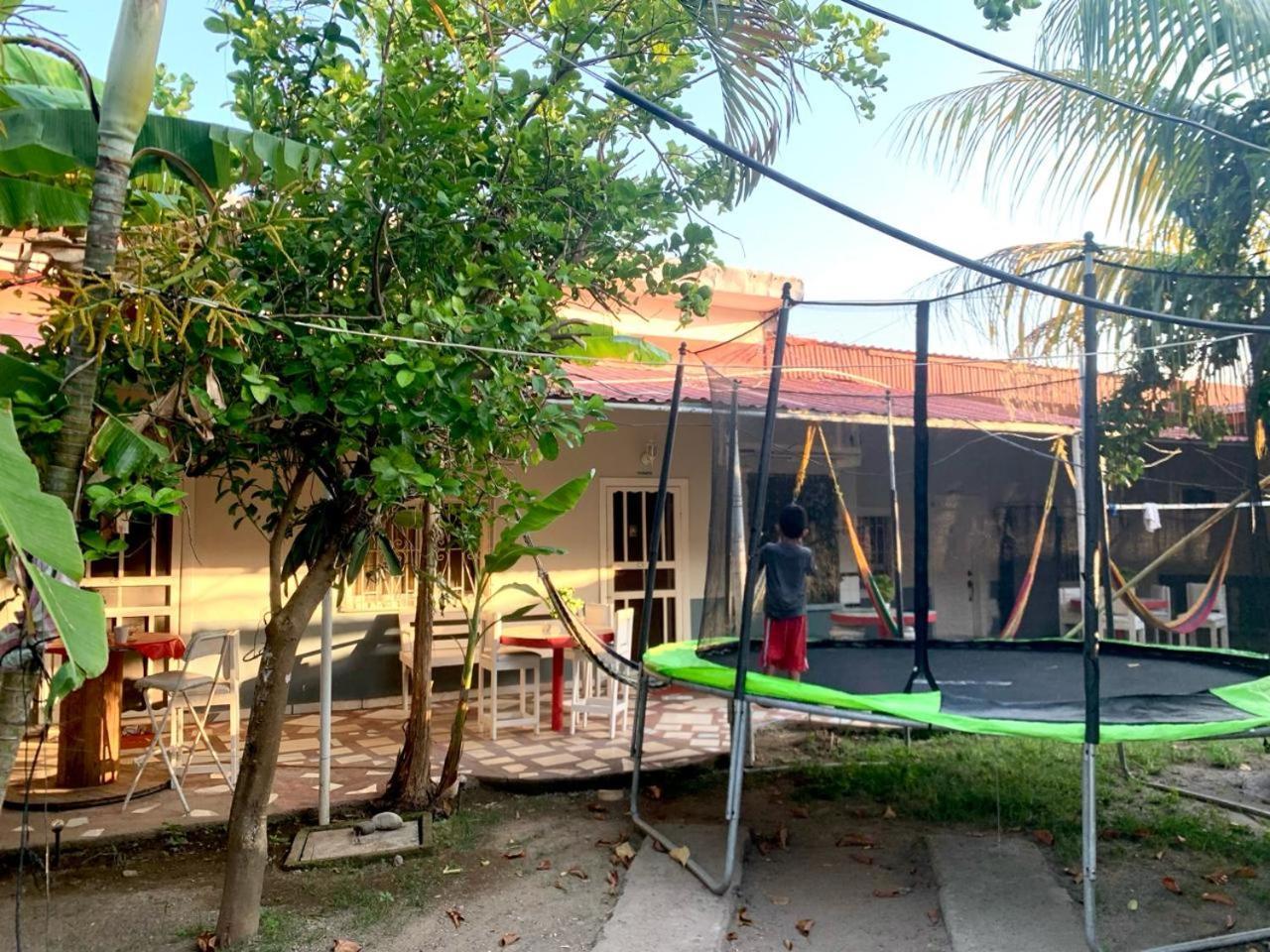 Hotel&Hostal Trinidad La Ceiba Dış mekan fotoğraf